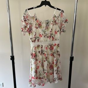 Juniors L Beauty and the Beast dress.  Like new condition.  Only worn twice.